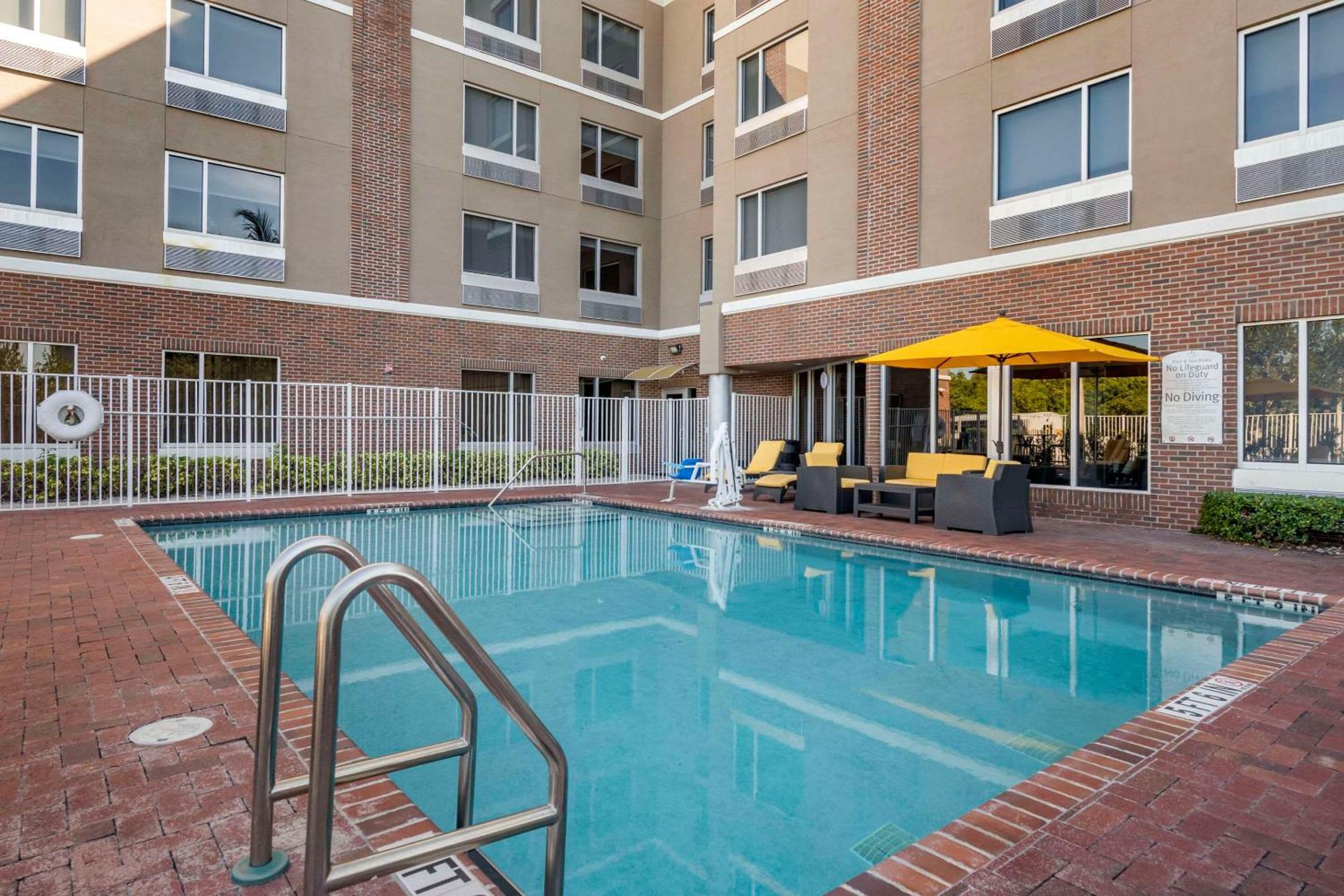 Cambria Hotel Ft Lauderdale, Airport South & Cruise Port Дания-Бич Экстерьер фото