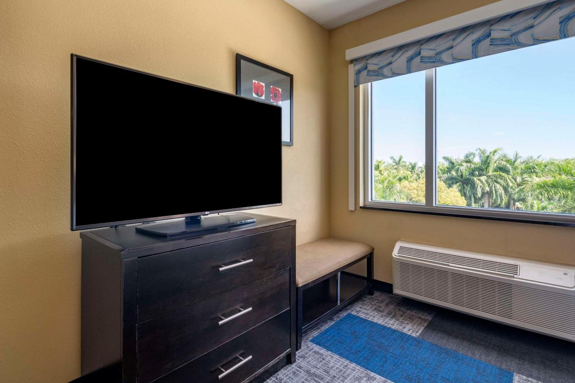 Cambria Hotel Ft Lauderdale, Airport South & Cruise Port Дания-Бич Экстерьер фото