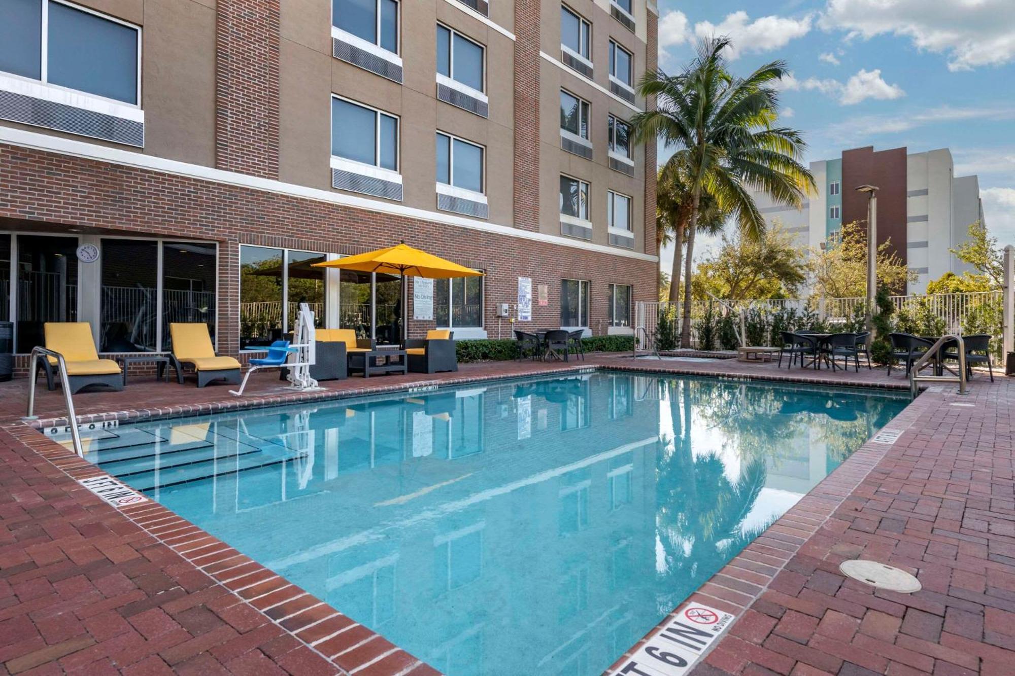 Cambria Hotel Ft Lauderdale, Airport South & Cruise Port Дания-Бич Экстерьер фото